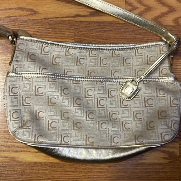 Liz Claiborne Cream & Gold Ladies Bag. Pre-owned. Very clean. Hardly used. - Picture 5 of 7